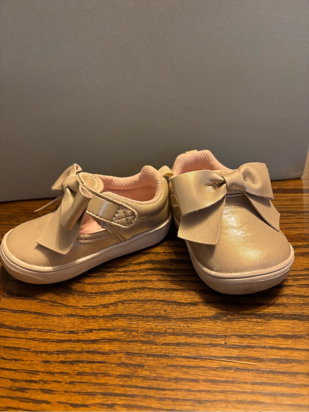 Stride Rite Girls' Kamila Sneakers in gold shimmer